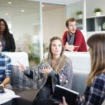 quitter son poste de travail pour faire une pause pendant le travail pour le déjeuner