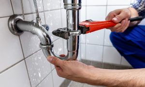 Comment réparer les fuites courantes des toilettes ?