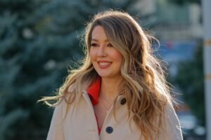 Faut-il passer par une agence ou recruter un freelance pour votre animation