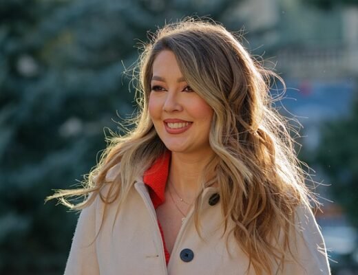 Faut-il passer par une agence ou recruter un freelance pour votre animation