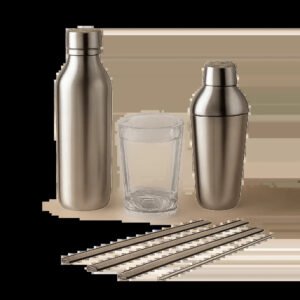 Illustration d’une paille en inox dans un univers premium et hygiénique. L’image met en avant son usage polyvalent avec gourde, verre, bouteille et shaker.