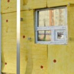 Changer la laine de verre des combles soi-même : l'erreur qui annule l'isolation
