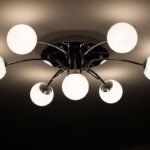 Lampe de plafond avec 8 ampoules blanches