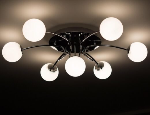 Lampe de plafond avec 8 ampoules blanches